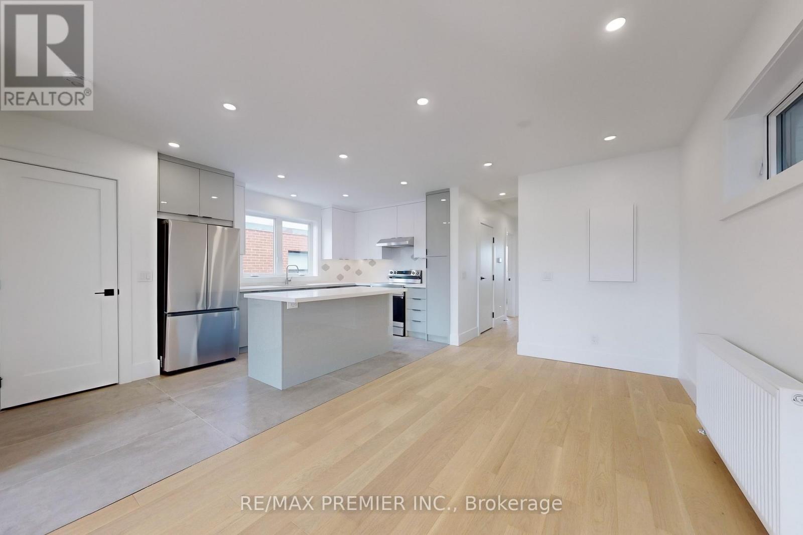 2 (Upper) - 148 Lambton Avenue, Toronto, Ontario  M6N 2S9 - Photo 4 - W13535500