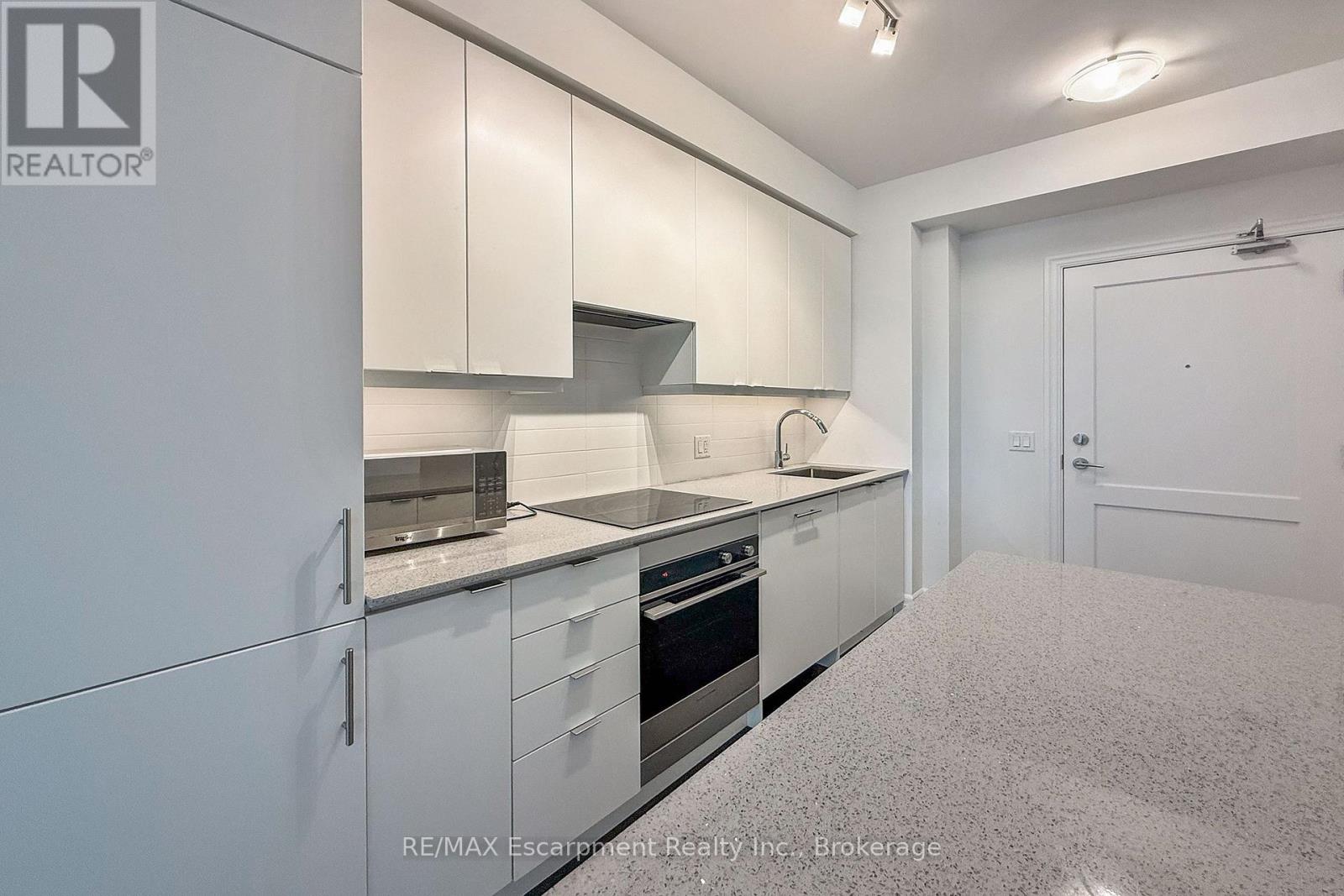 2109 - 30 Elm Drive W, Mississauga, Ontario  L5B 0N6 - Photo 1 - W13535558