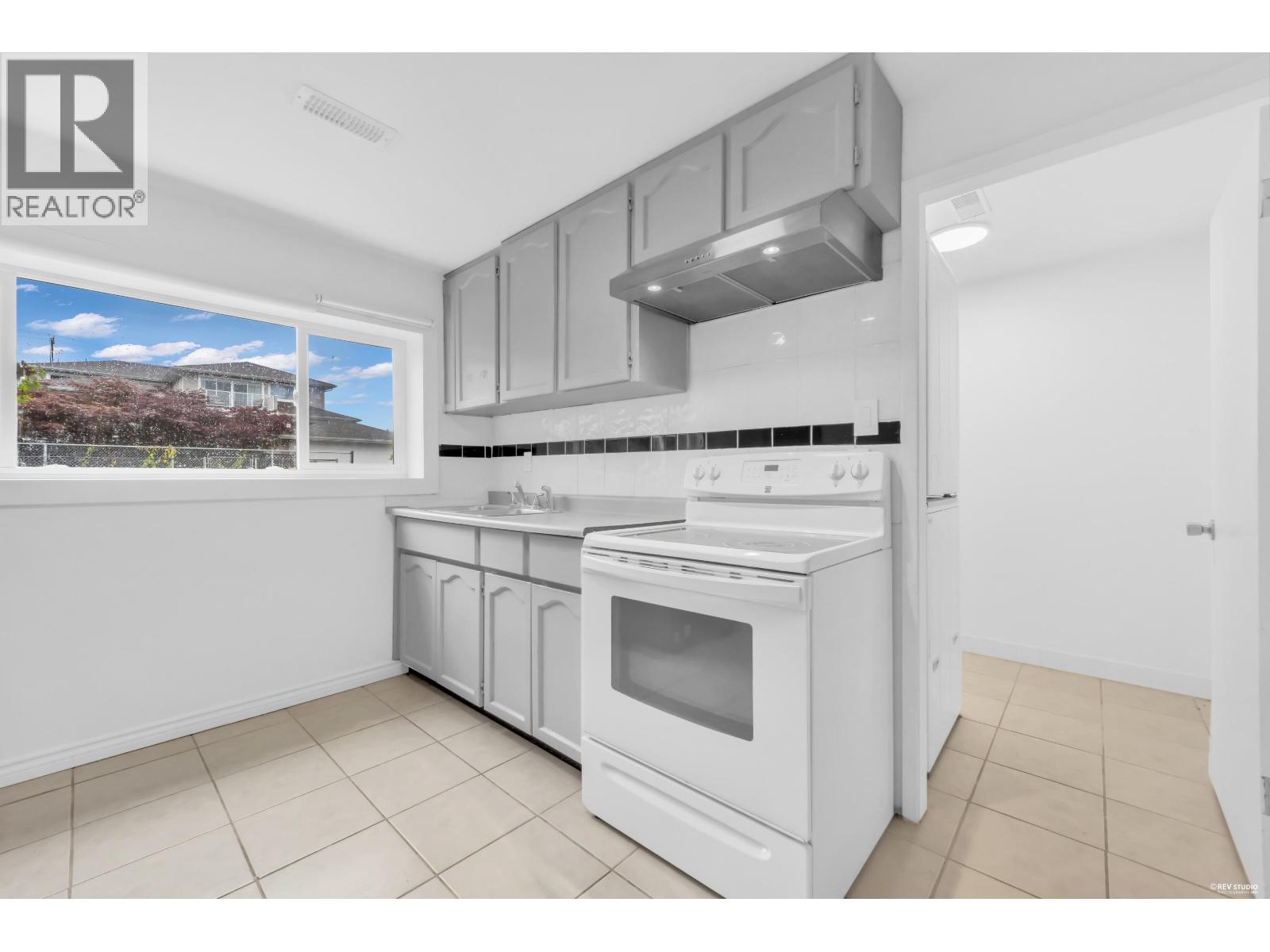 295 Leroy Street, Coquitlam, British Columbia  V3K 5K5 - Photo 33 - R3143610