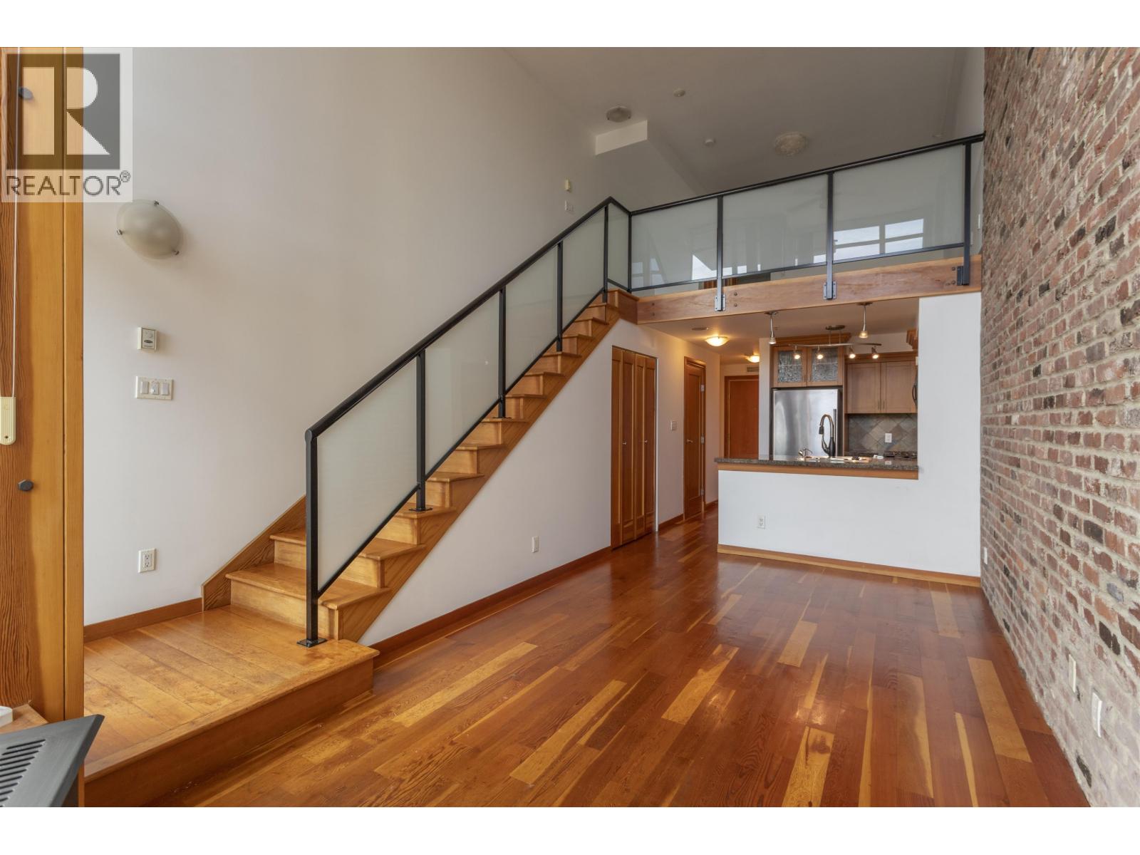 217 10 RENAISSANCE SQUARE