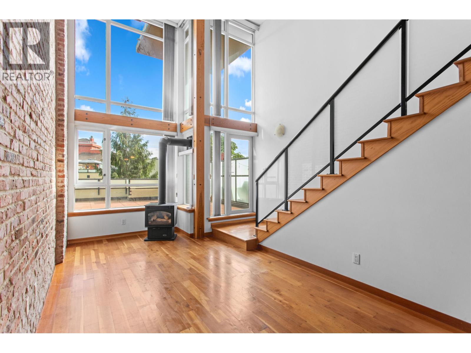 217 10 Renaissance Square, New Westminster, British Columbia  V3M 7B1 - Photo 5 - R3143895