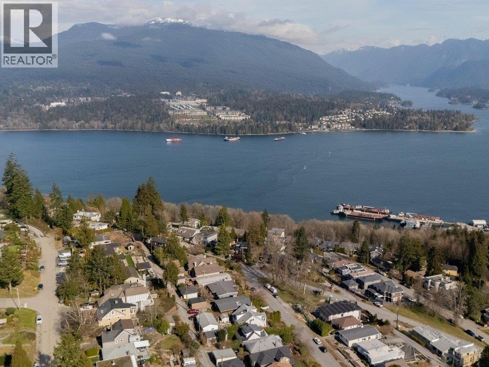 151 N Holdom Avenue, Burnaby, British Columbia  V5B 1K2 - Photo 2 - R3143884