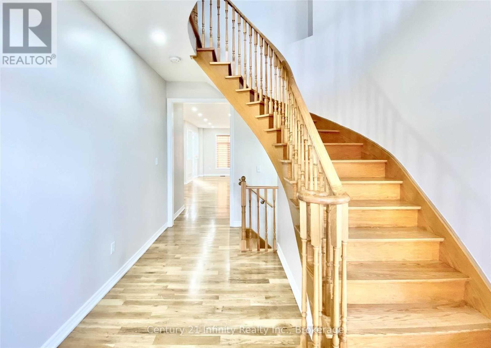 5688 Pegasus Street, Mississauga, Ontario  L5M 7G2 - Photo 3 - W13535696