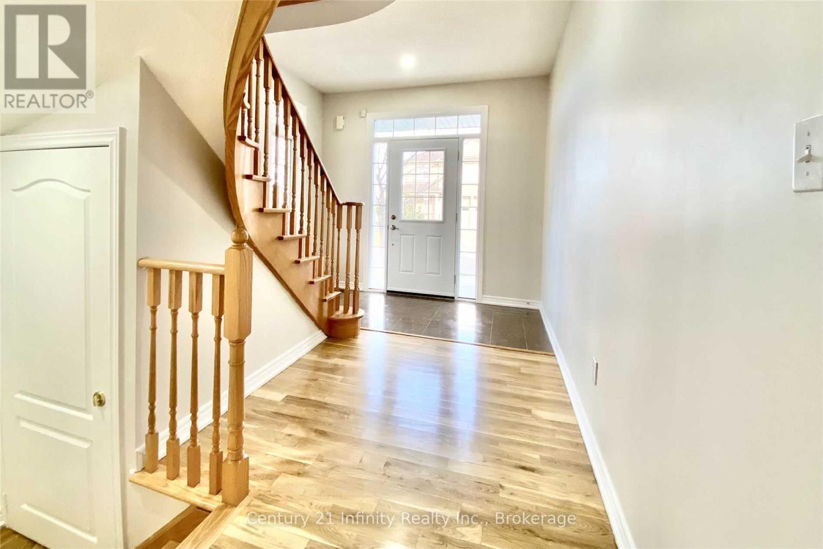 5688 Pegasus Street, Mississauga, Ontario  L5M 7G2 - Photo 4 - W13535696