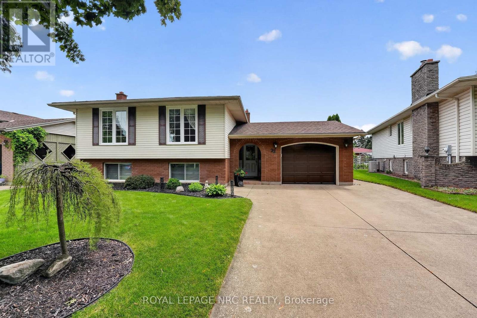22 JEANETTE DRIVE, St. Catharines (Vine/Linwell)