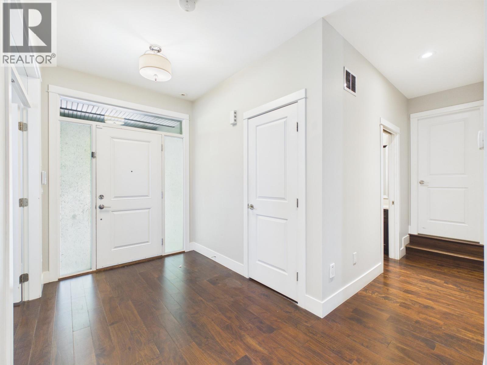 638 Austin Avenue, Coquitlam, British Columbia  V3K 3N1 - Photo 3 - R3141135