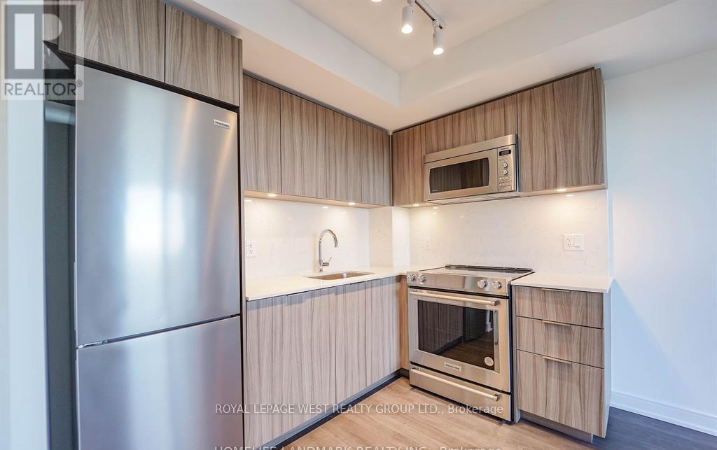 30 Samuel Wood Way, Toronto, Ontario  M9B 0C9 - Photo 2 - W13535718