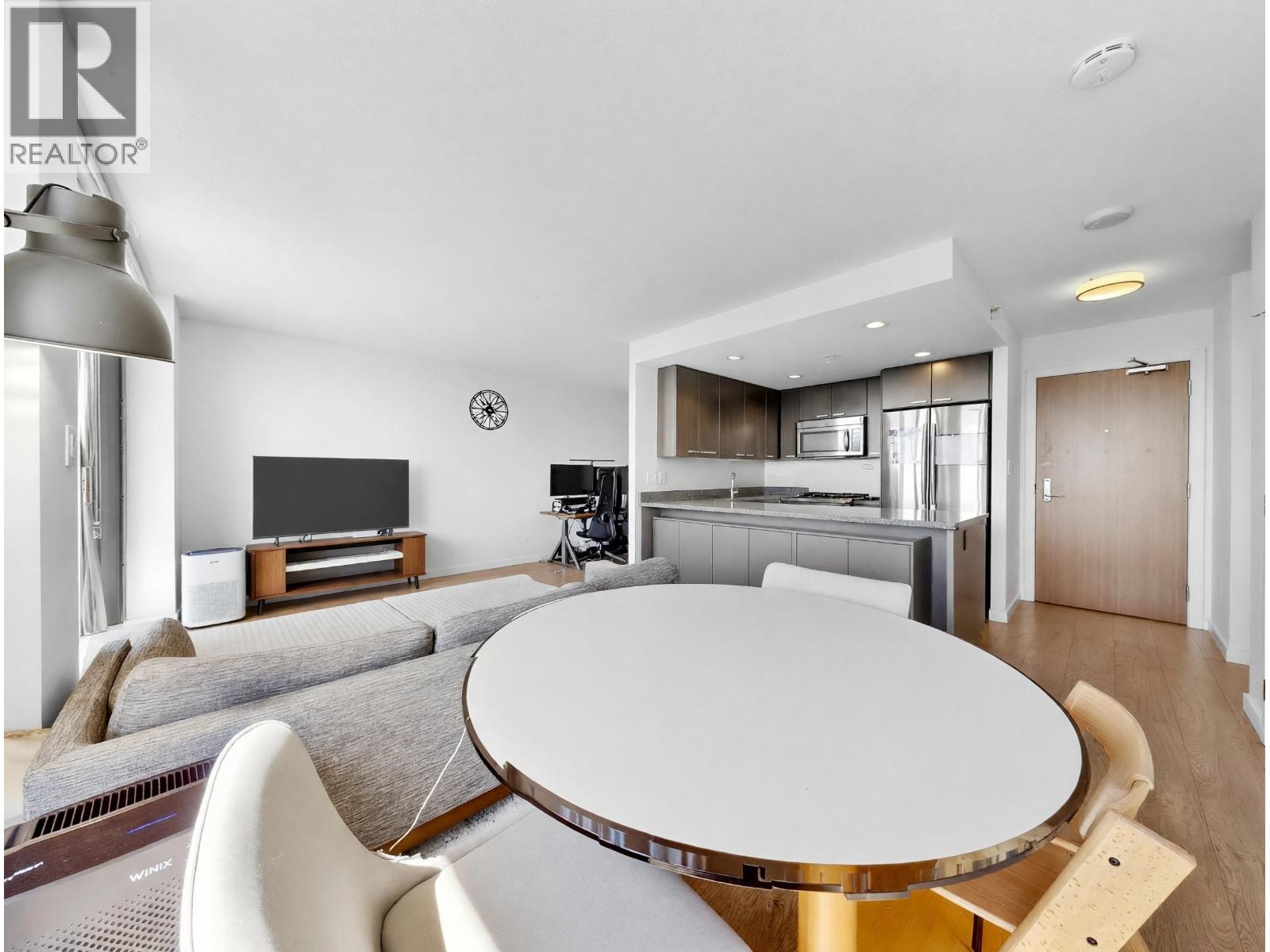 1802 2232 DOUGLAS ROAD, Burnaby, British Columbia