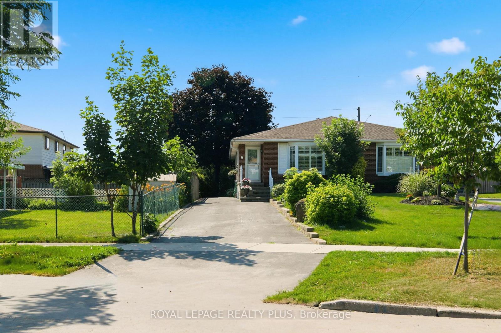 6 Merrydrew Court, Mississauga, Ontario  L5M 1W7 - Photo 2 - W13535670