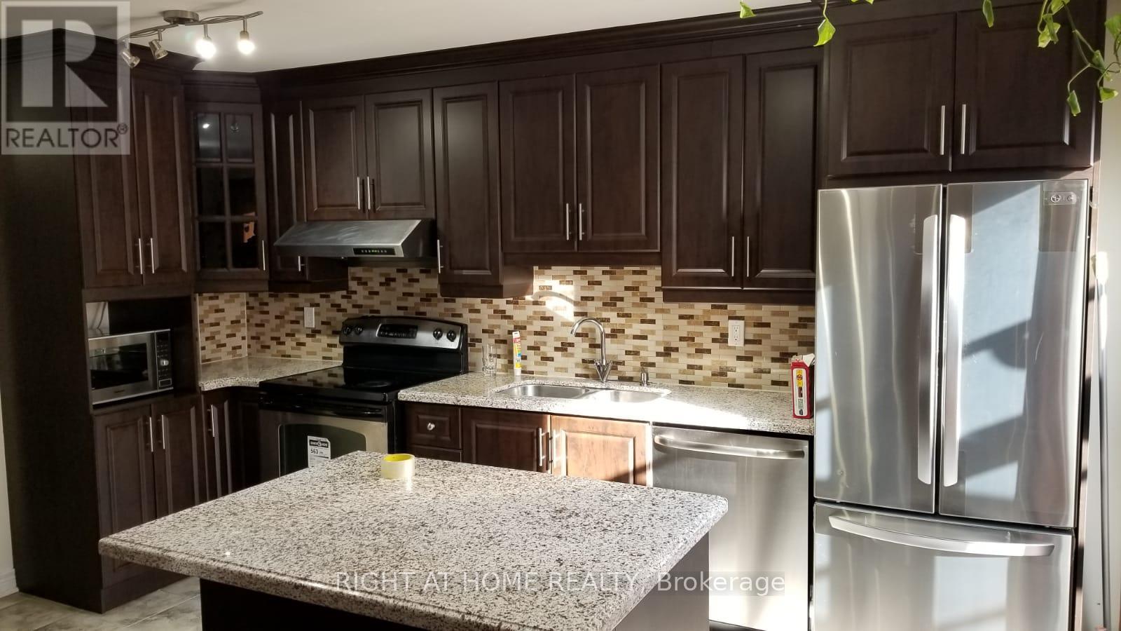 630 Leatherleaf Drive, Mississauga, Ontario  L4Z 3Z1 - Photo 3 - W13535768