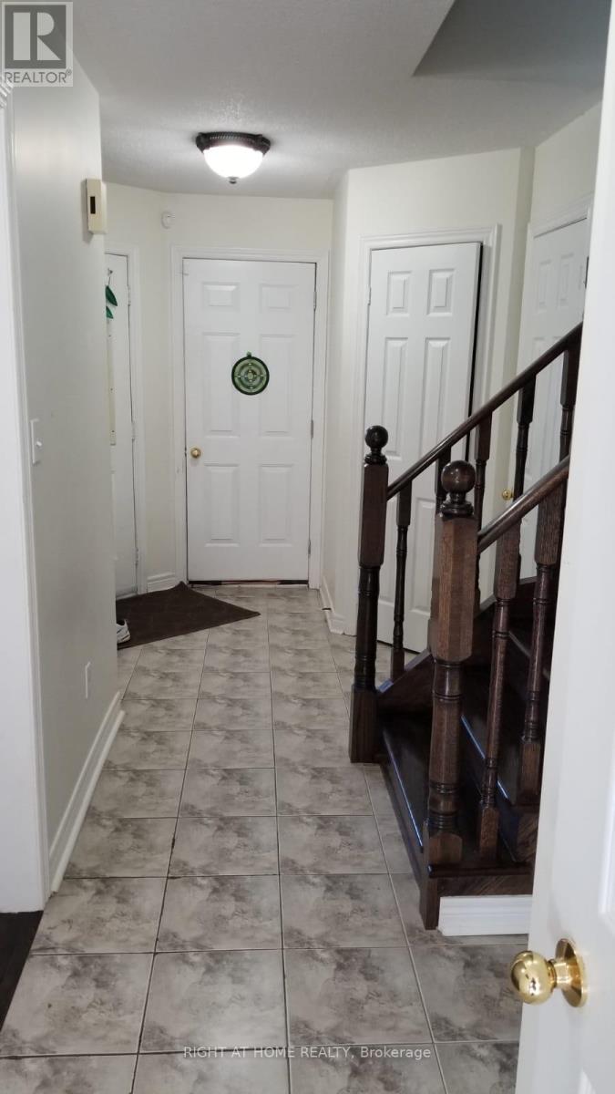 630 Leatherleaf Drive, Mississauga, Ontario  L4Z 3Z1 - Photo 5 - W13535768