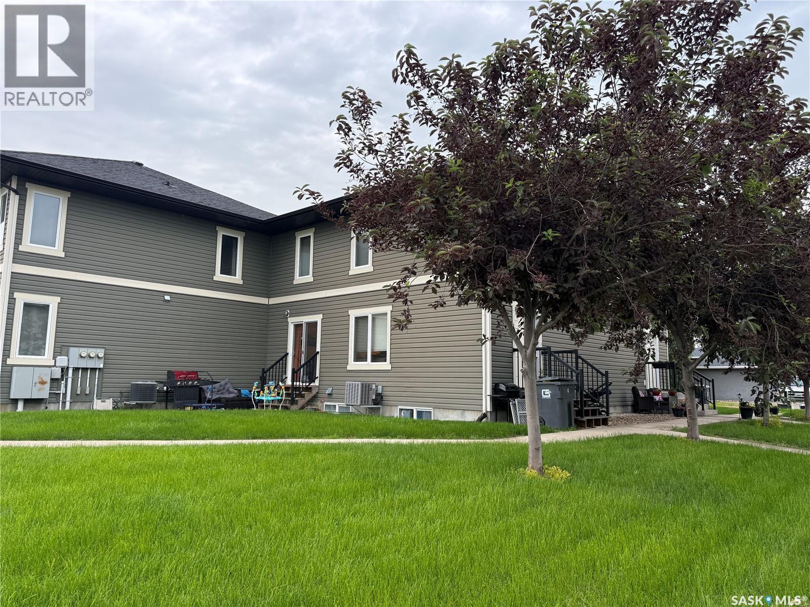 4 1795 Clark AVENUE, Weyburn, Saskatchewan