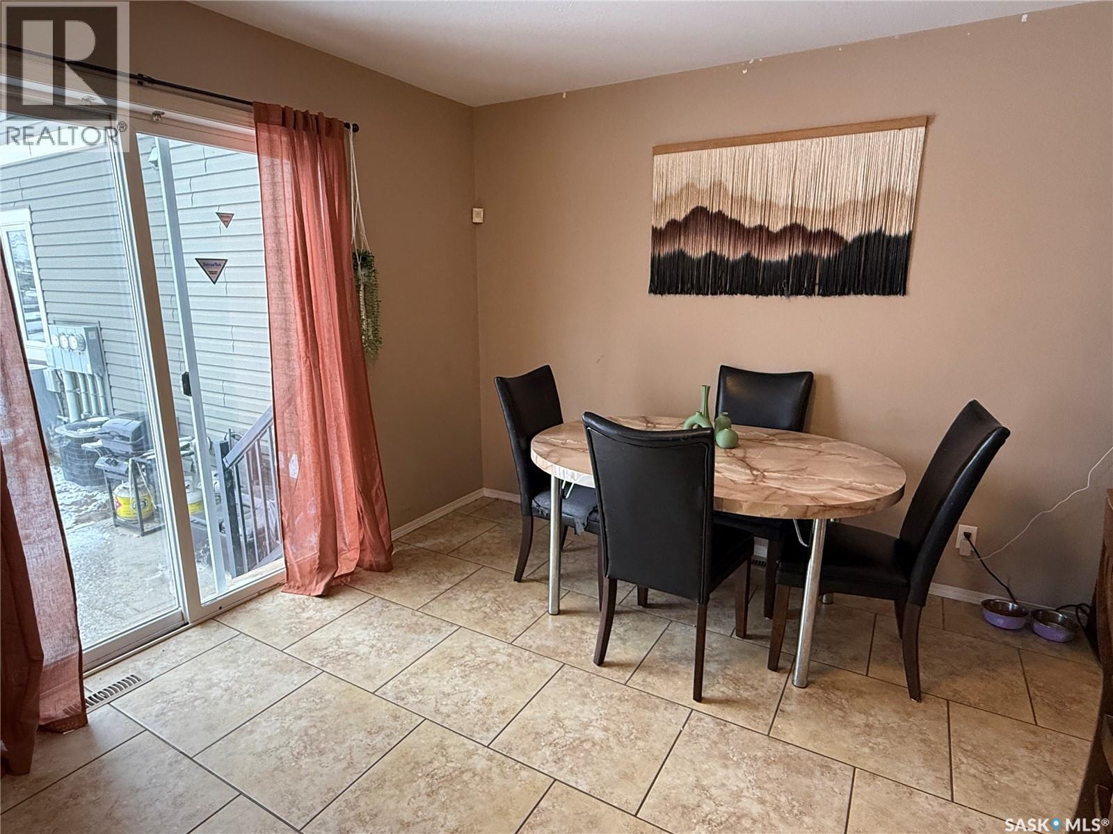 4 1795 Clark Avenue, Weyburn, Saskatchewan  S4H 3L3 - Photo 5 - SK041753
