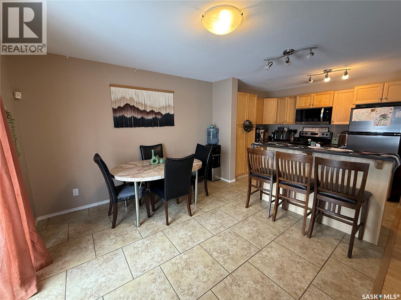 4 1795 Clark Avenue, Weyburn, Saskatchewan  S4H 3L3 - Photo 6 - SK041753