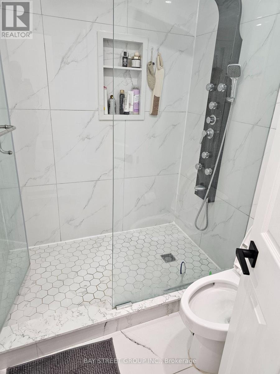 Upper1 - 3177 Colonial Drive, Mississauga, Ontario  L5L 5L3 - Photo 16 - W13526044