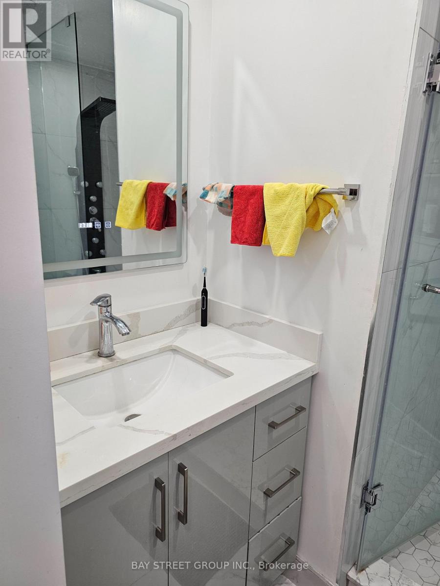 Upper1 - 3177 Colonial Drive, Mississauga, Ontario  L5L 5L3 - Photo 17 - W13526044