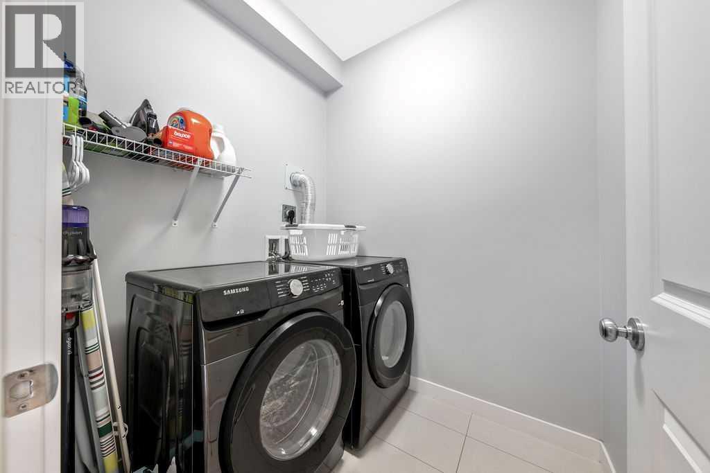 22 West Coach Manor SW, Calgary, Alberta  T3H 1R7 - Photo 22 - A2325238