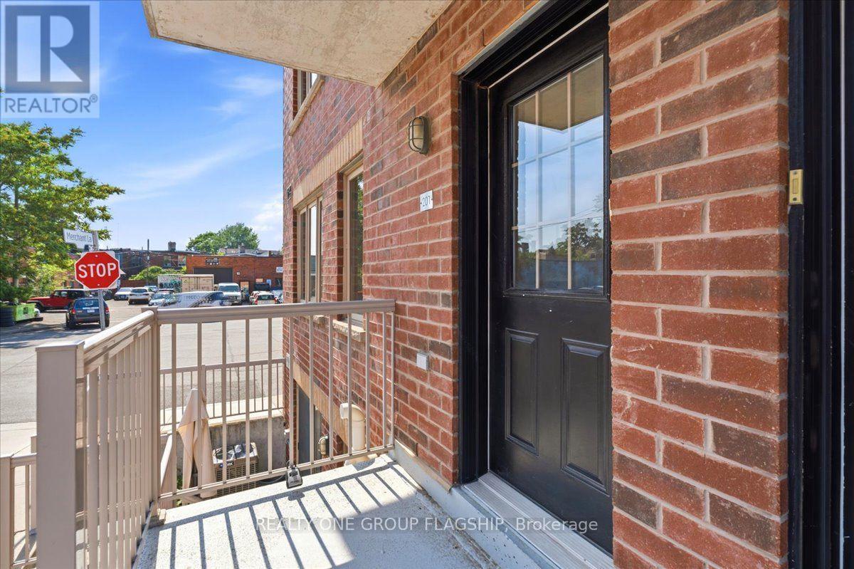 201 - 1 Ruttan Street, Toronto, Ontario  M6P 0A1 - Photo 2 - C13535848