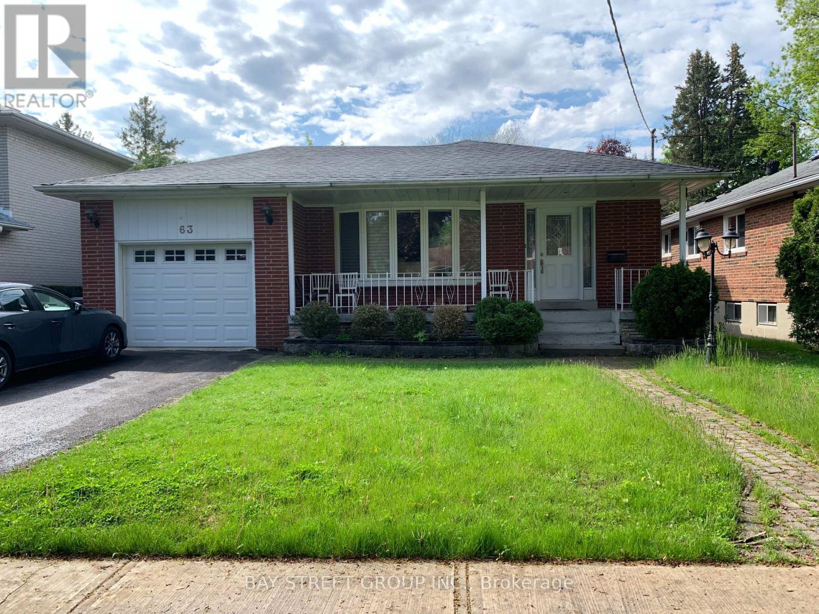 UPPER - 63 LESGAY CRESCENT, Toronto, Ontario