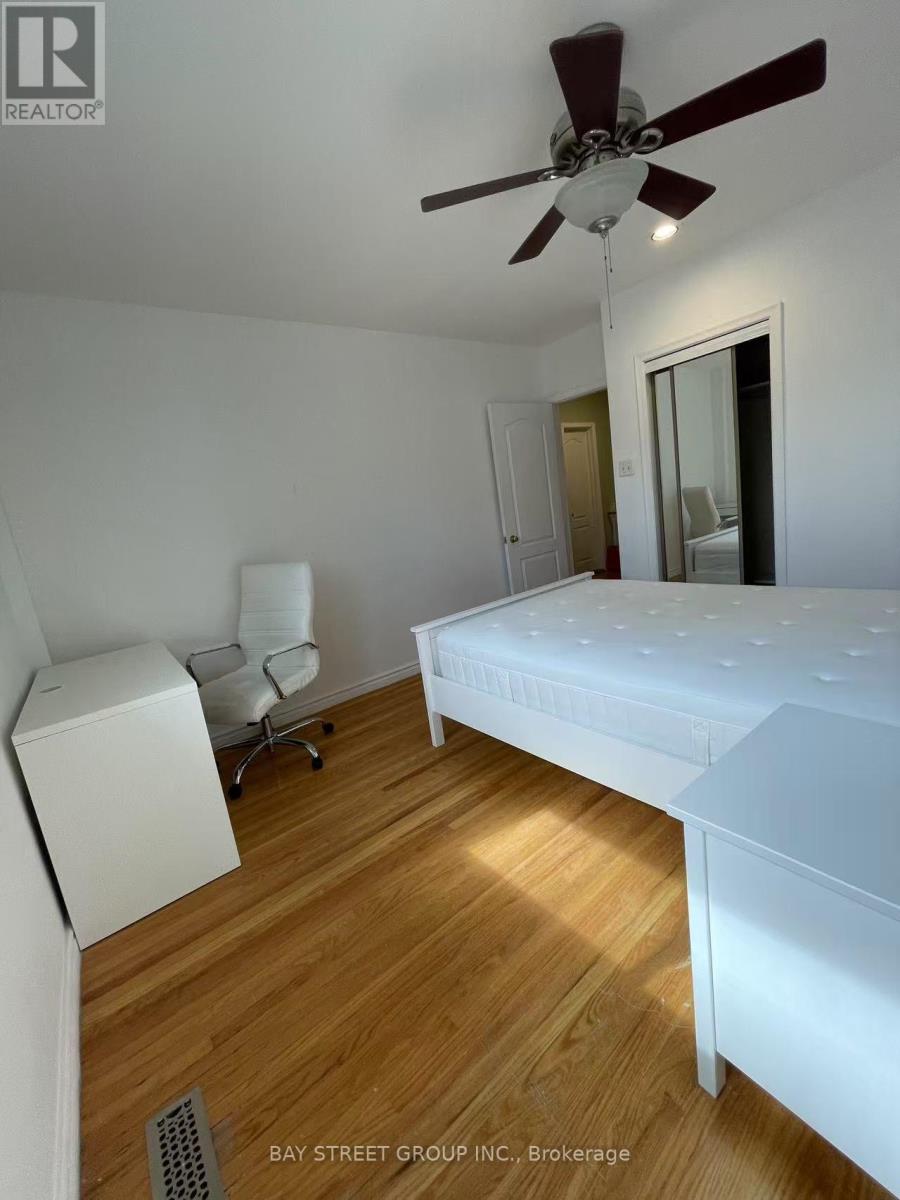 Upper - 63 Lesgay Crescent, Toronto, Ontario  M2J 2J2 - Photo 12 - C13535860