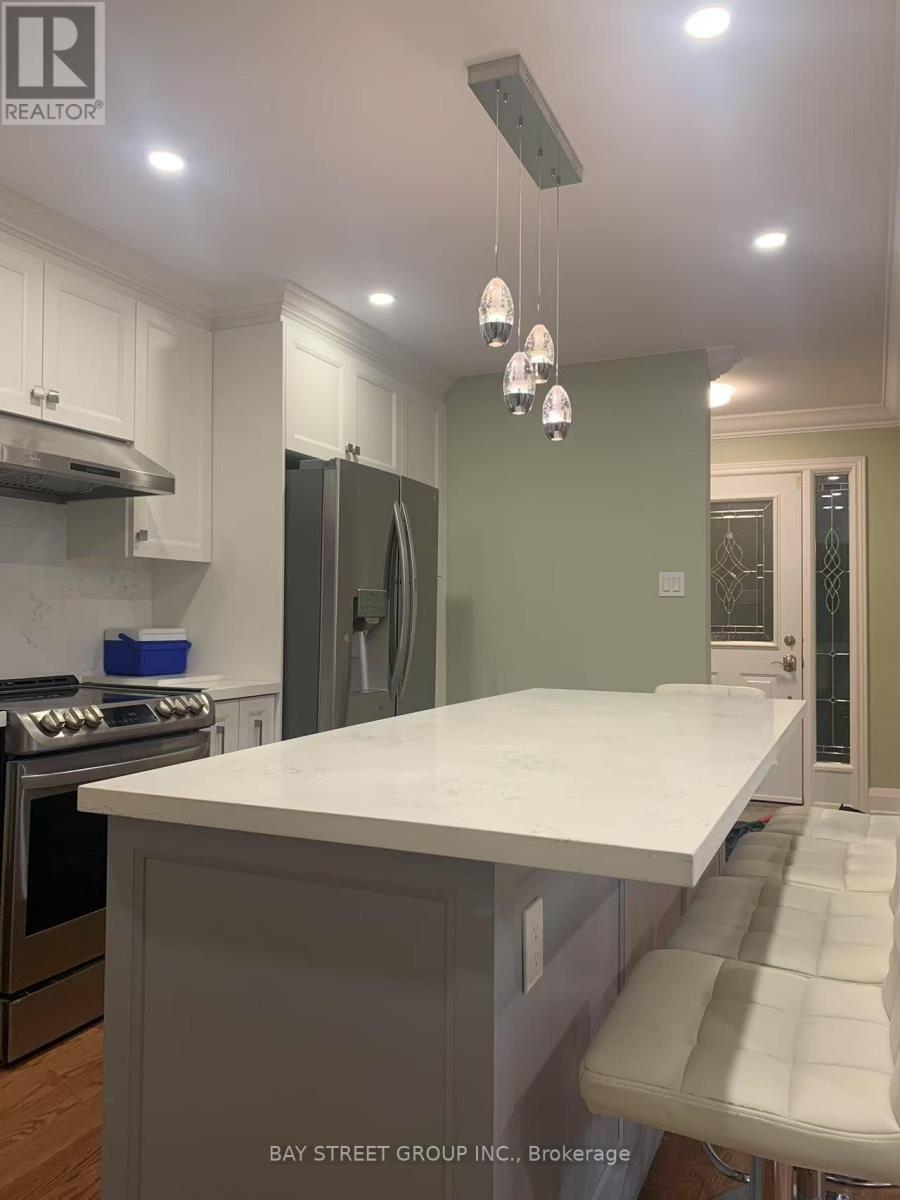 Upper - 63 Lesgay Crescent, Toronto, Ontario  M2J 2J2 - Photo 4 - C13535860