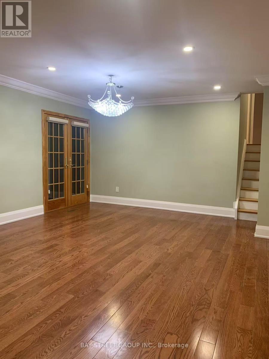 Upper - 63 Lesgay Crescent, Toronto, Ontario  M2J 2J2 - Photo 5 - C13535860