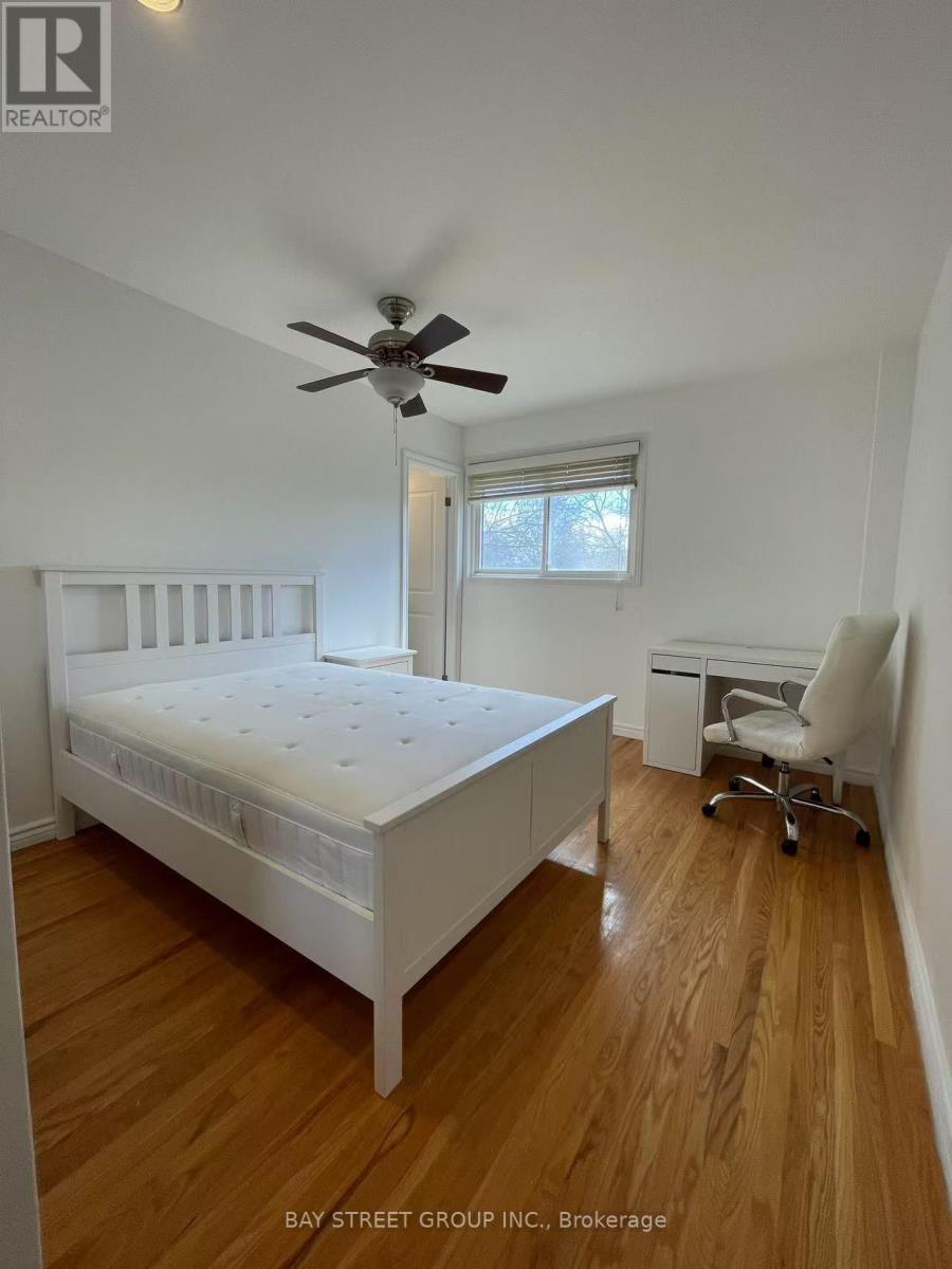 Upper - 63 Lesgay Crescent, Toronto, Ontario  M2J 2J2 - Photo 6 - C13535860