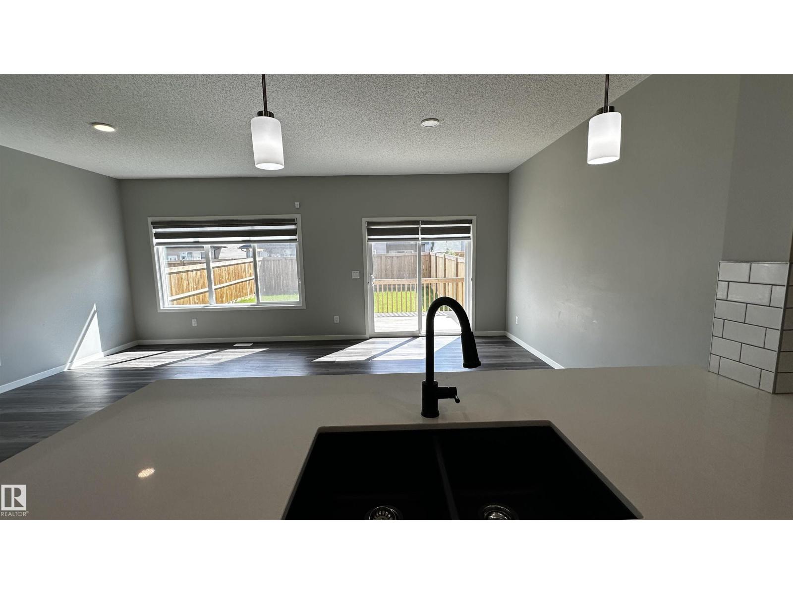 9871 226 St NW, Edmonton, Alberta  T5T 7V2 - Photo 2 - E4497106