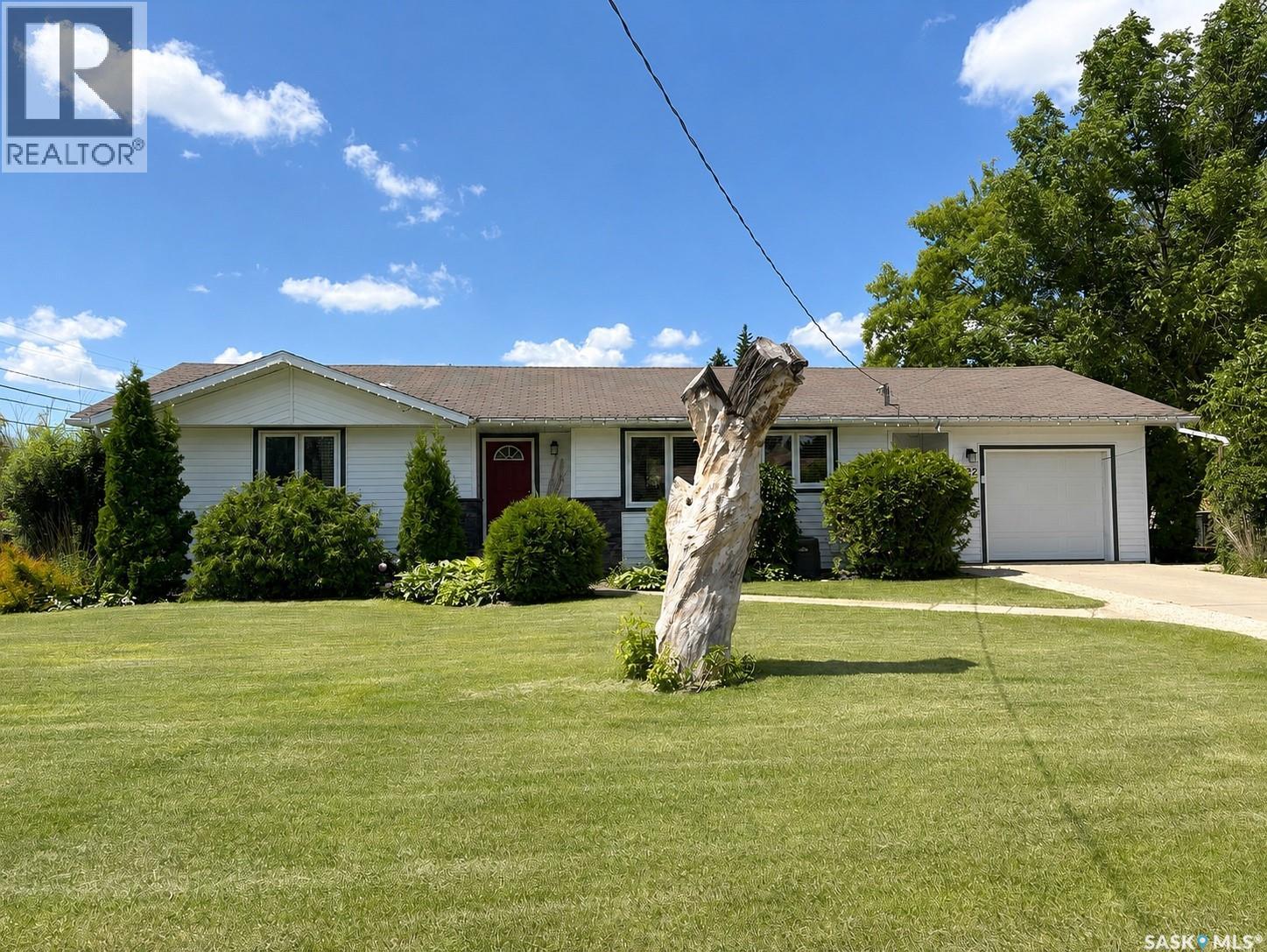 722 6th Avenue, Rosthern, Saskatchewan  S0K 3R0 - Photo 2 - SK041827