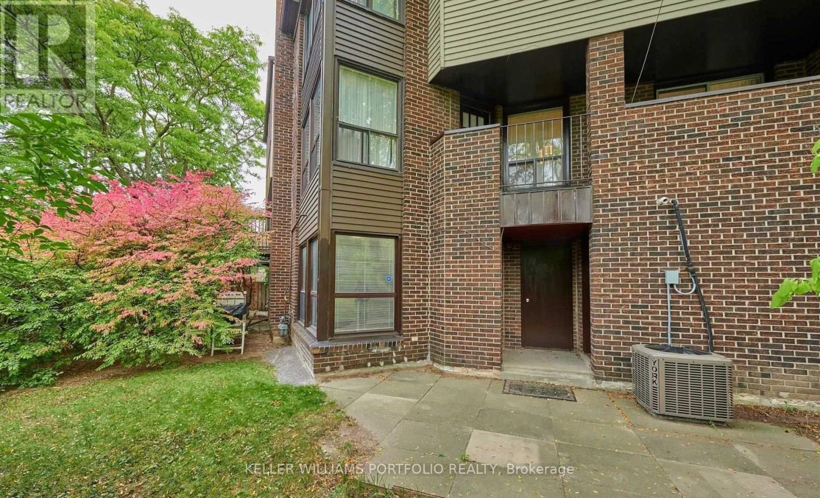 10 Lofty Hill Way, Toronto, Ontario  M2H 2Z8 - Photo 4 - C13530102