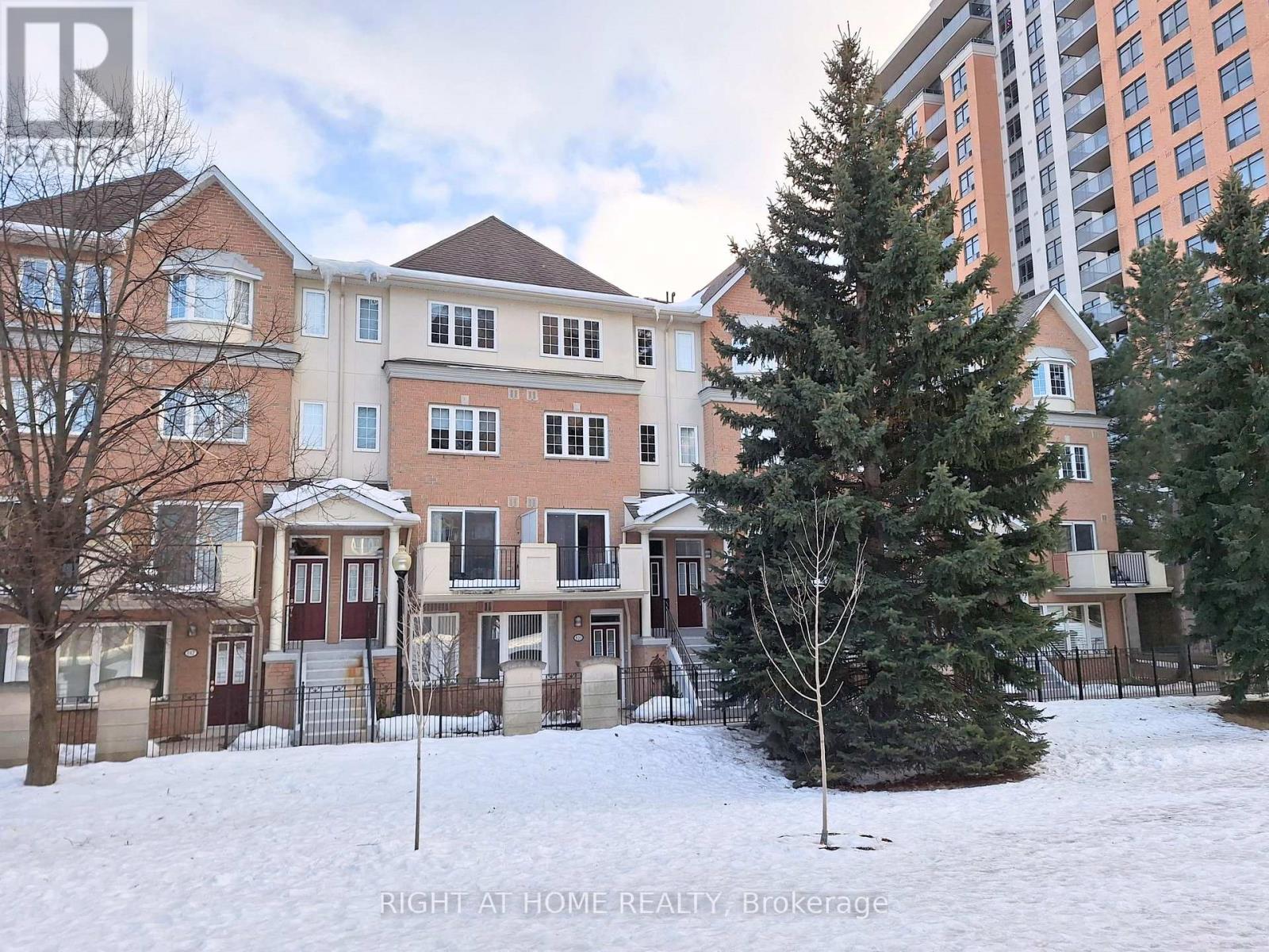821 GRANDVIEW WAY, Toronto, Ontario