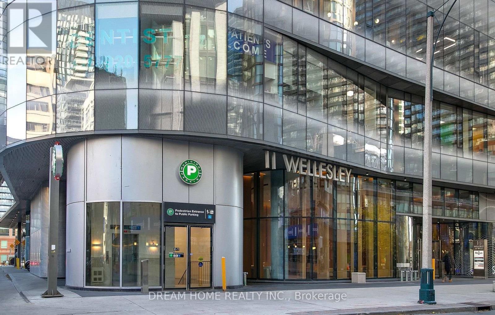 5102 - 11 Wellesley Street W, Toronto, Ontario  M4Y 0G4 - Photo 2 - C13535954