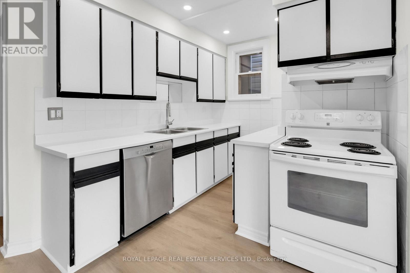 56 Arlington Avenue, Toronto, Ontario  M6G 3K8 - Photo 12 - C13535956