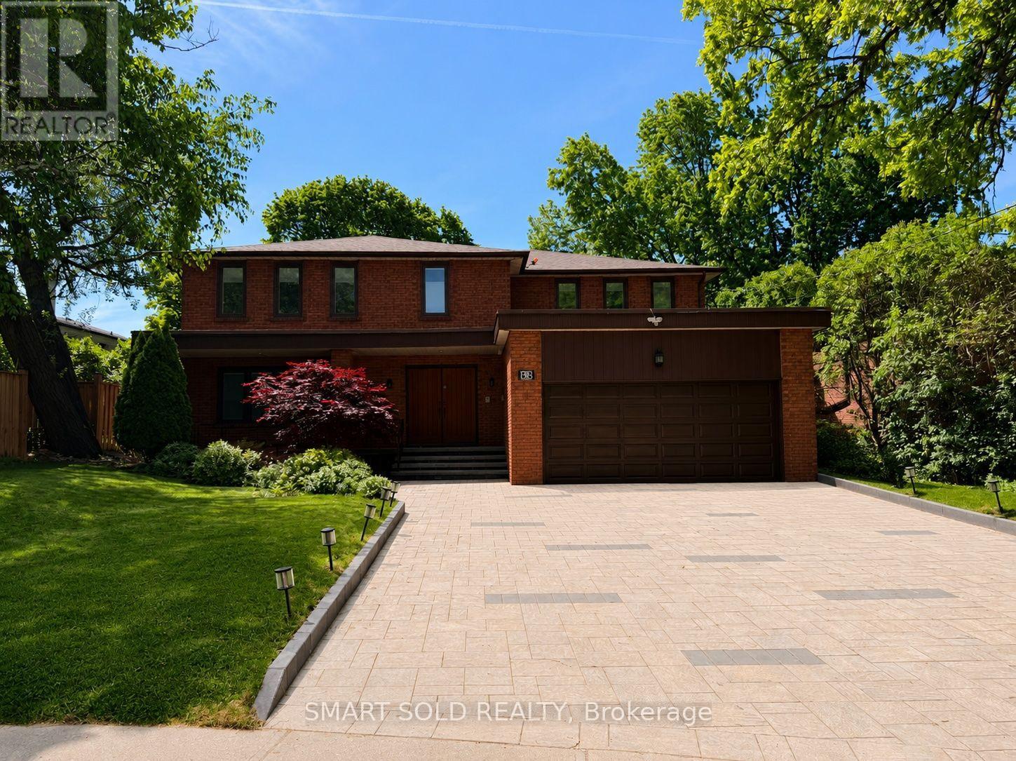 <div class="slider-price">$1,599,000</div><p>83 Fisherville Road, Toronto, Ontario</p>
