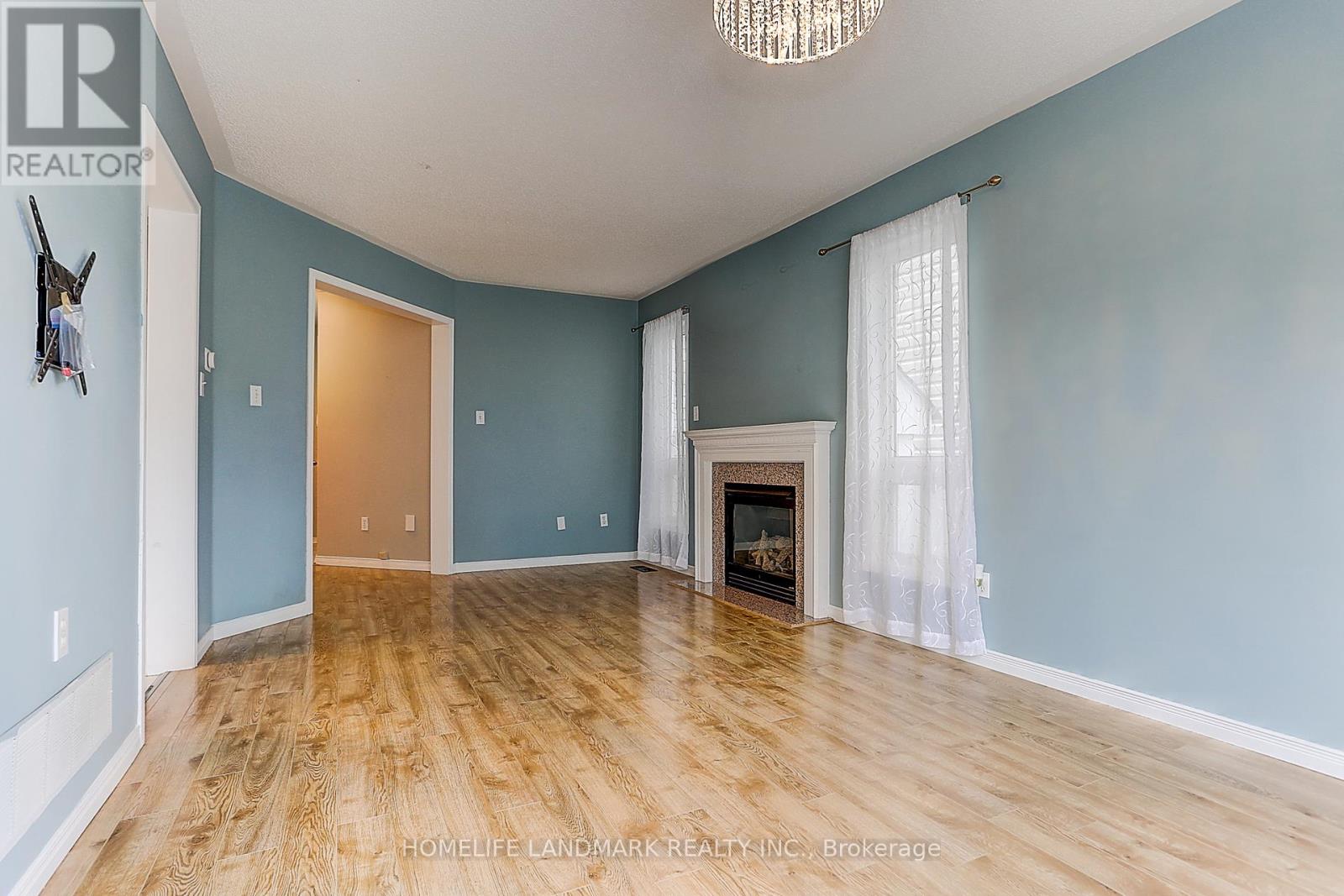 4 Sinden Drive, Whitby, Ontario  L1M 2B8 - Photo 10 - E13536002