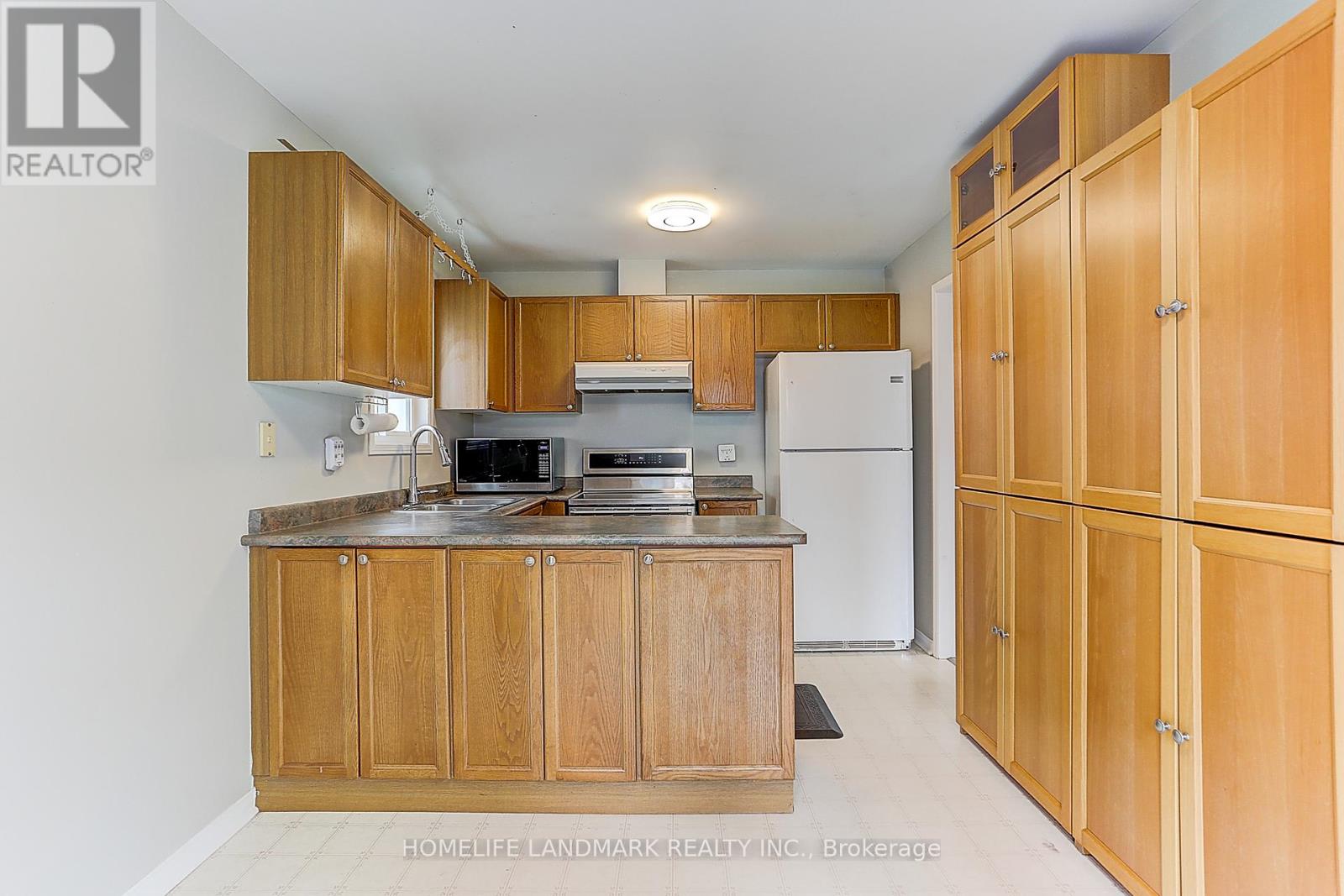 4 Sinden Drive, Whitby, Ontario  L1M 2B8 - Photo 14 - E13536002