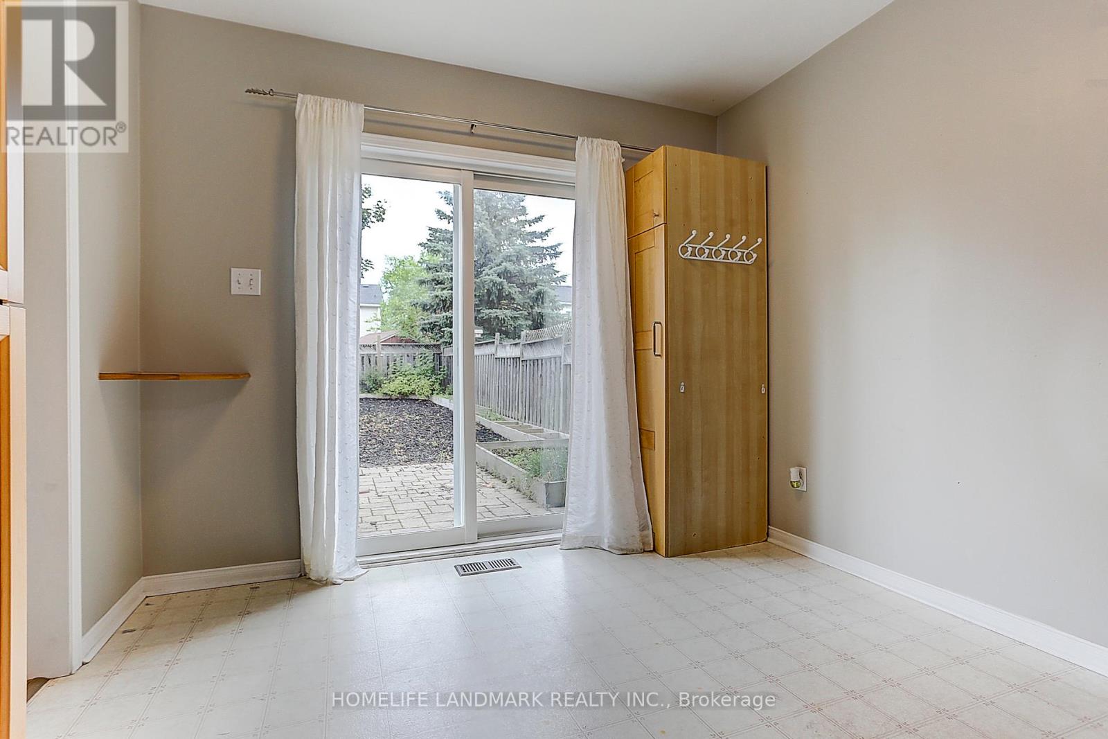 4 Sinden Drive, Whitby, Ontario  L1M 2B8 - Photo 16 - E13536002