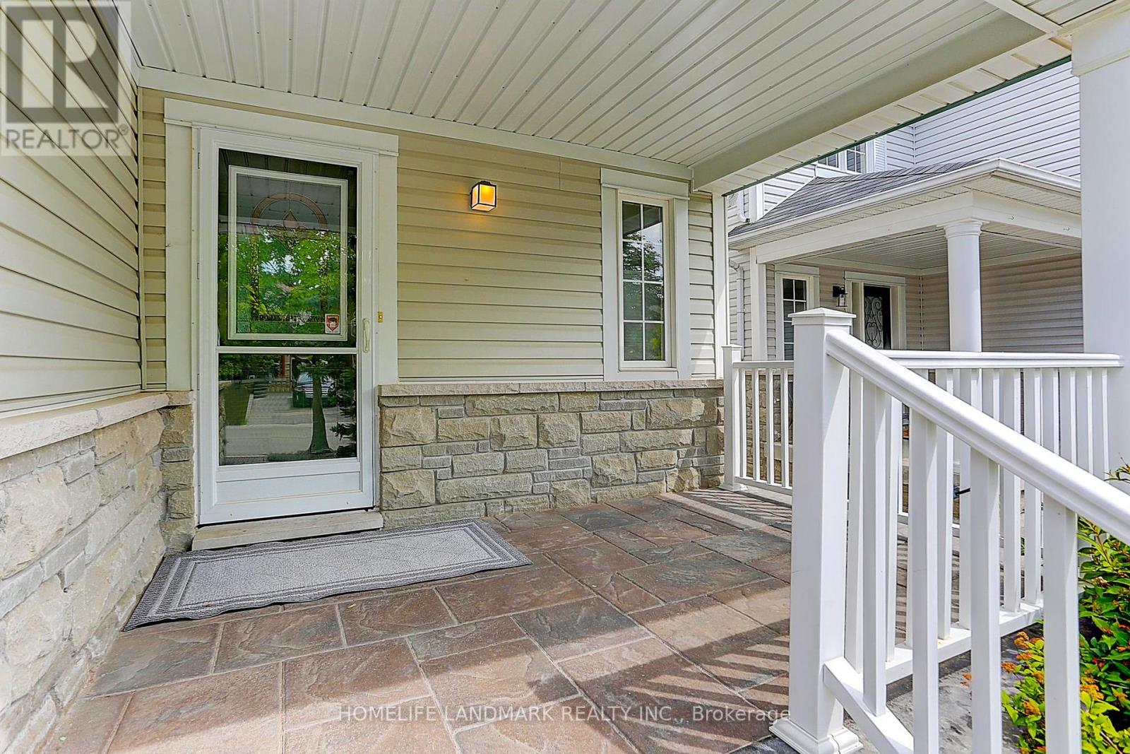 4 Sinden Drive, Whitby, Ontario  L1M 2B8 - Photo 5 - E13536002