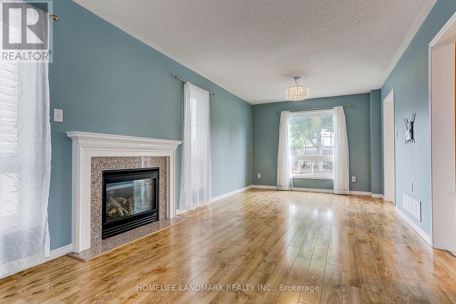 4 Sinden Drive, Whitby, Ontario  L1M 2B8 - Photo 6 - E13536002