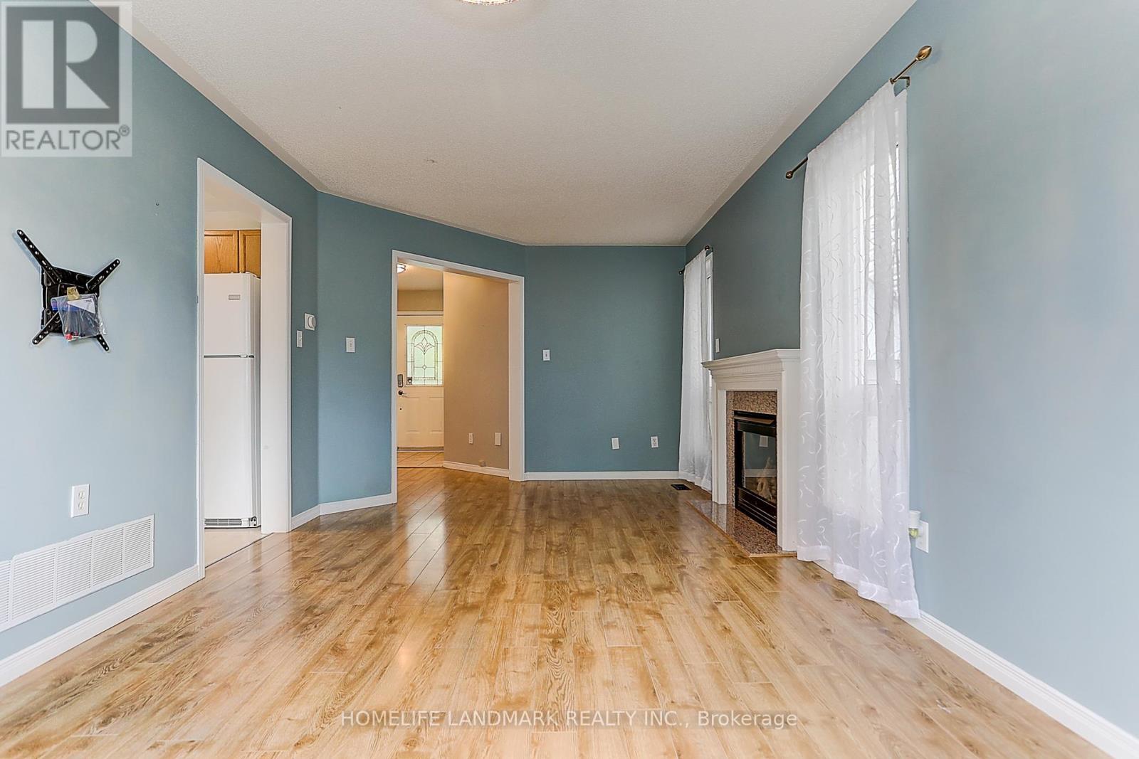 4 Sinden Drive, Whitby, Ontario  L1M 2B8 - Photo 9 - E13536002