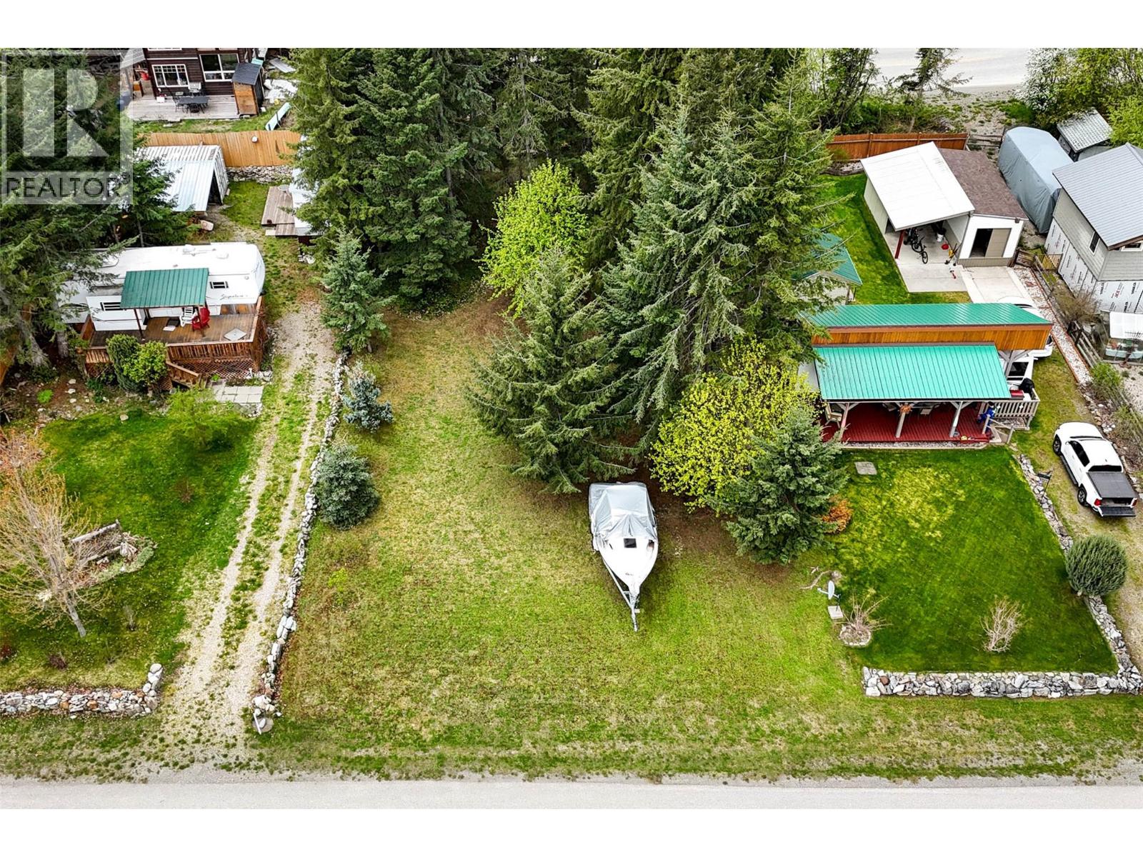 Lots 22, 23, 24 Main Street, Lardeau, British Columbia