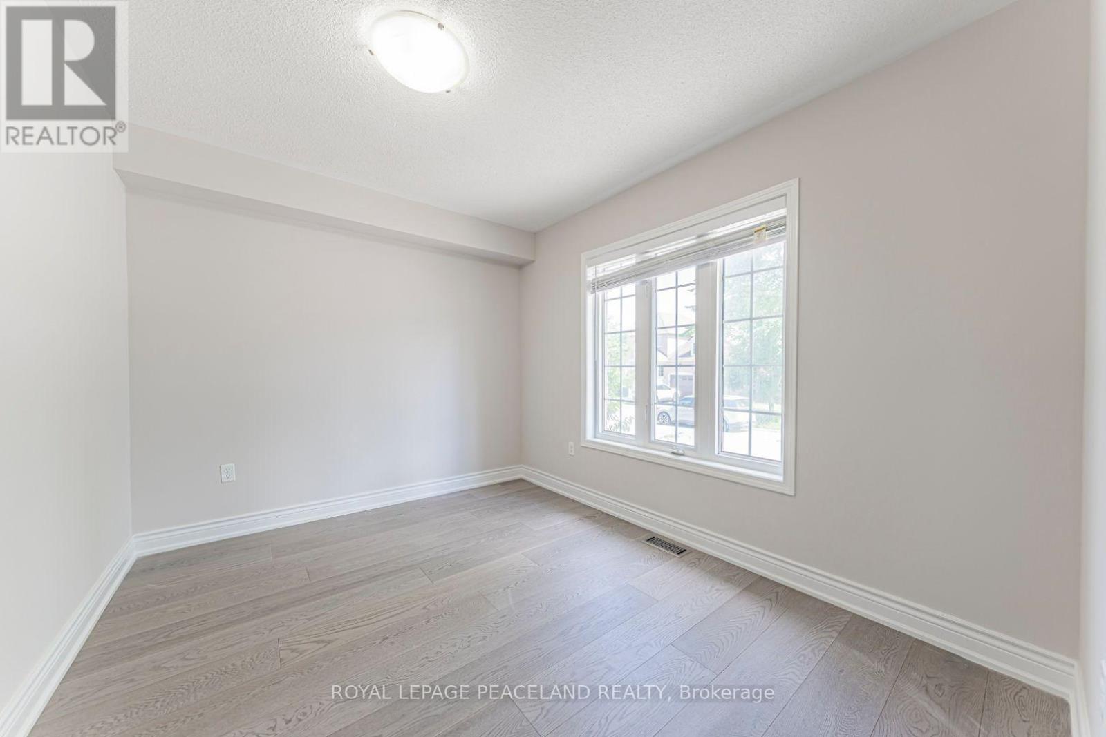 152 Flagstone Way, Newmarket, Ontario  L3X 2Z7 - Photo 4 - N13535988