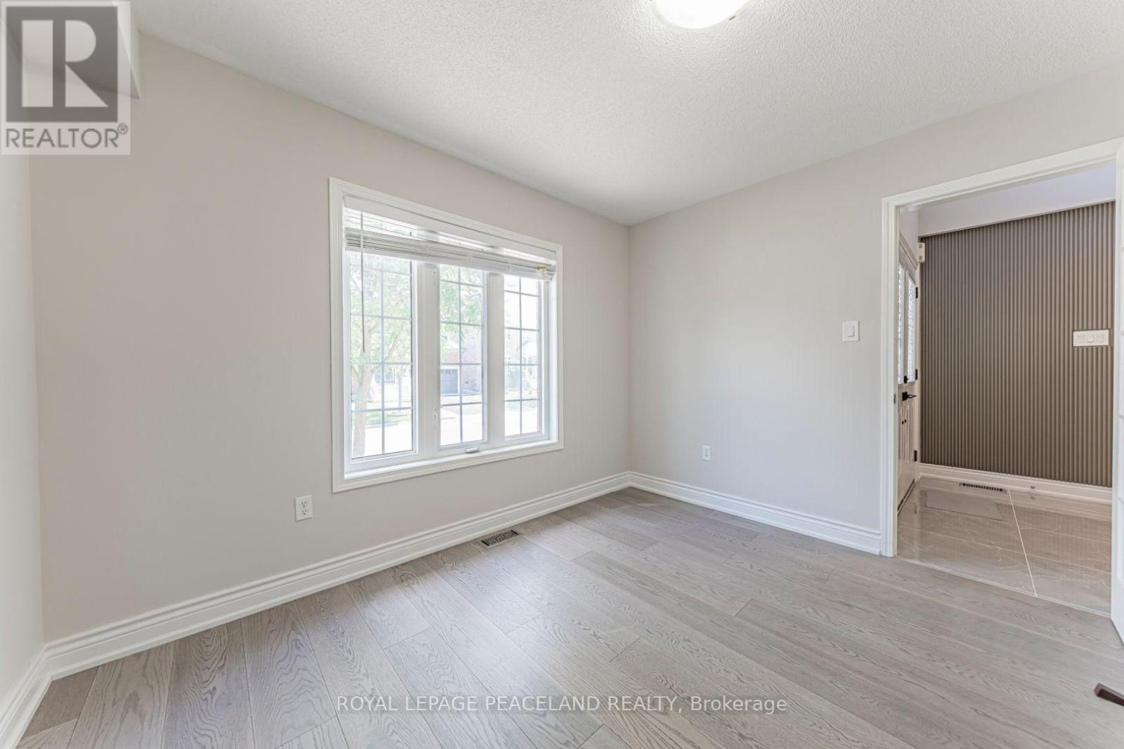 152 Flagstone Way, Newmarket, Ontario  L3X 2Z7 - Photo 5 - N13535988