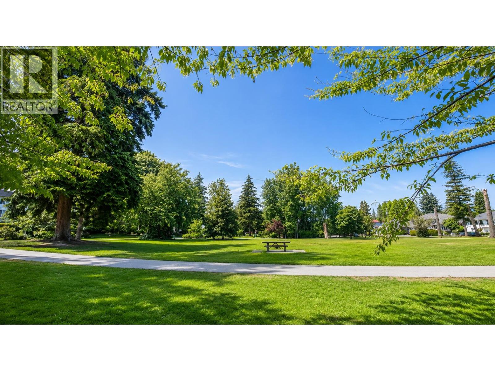 211 5588 PATTERSON AVENUE, Burnaby, British Columbia