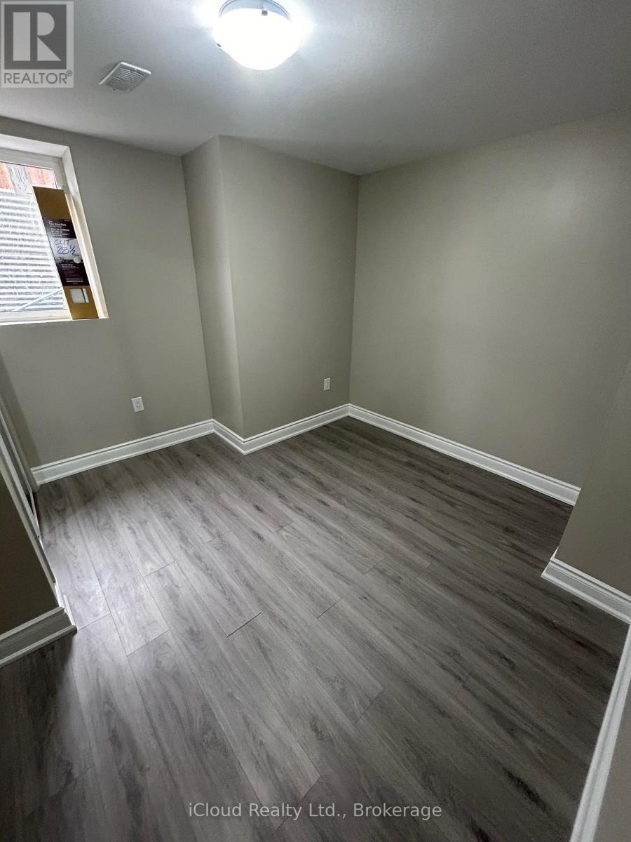 1295 Rose Way W, Milton, Ontario  L9E 1M2 - Photo 12 - W13536034