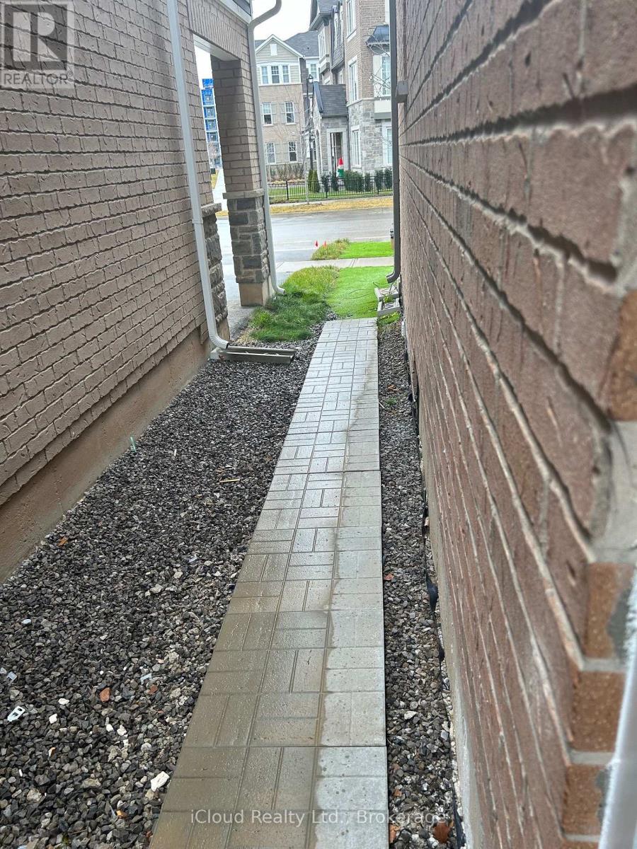 1295 Rose Way W, Milton, Ontario  L9E 1M2 - Photo 3 - W13536034