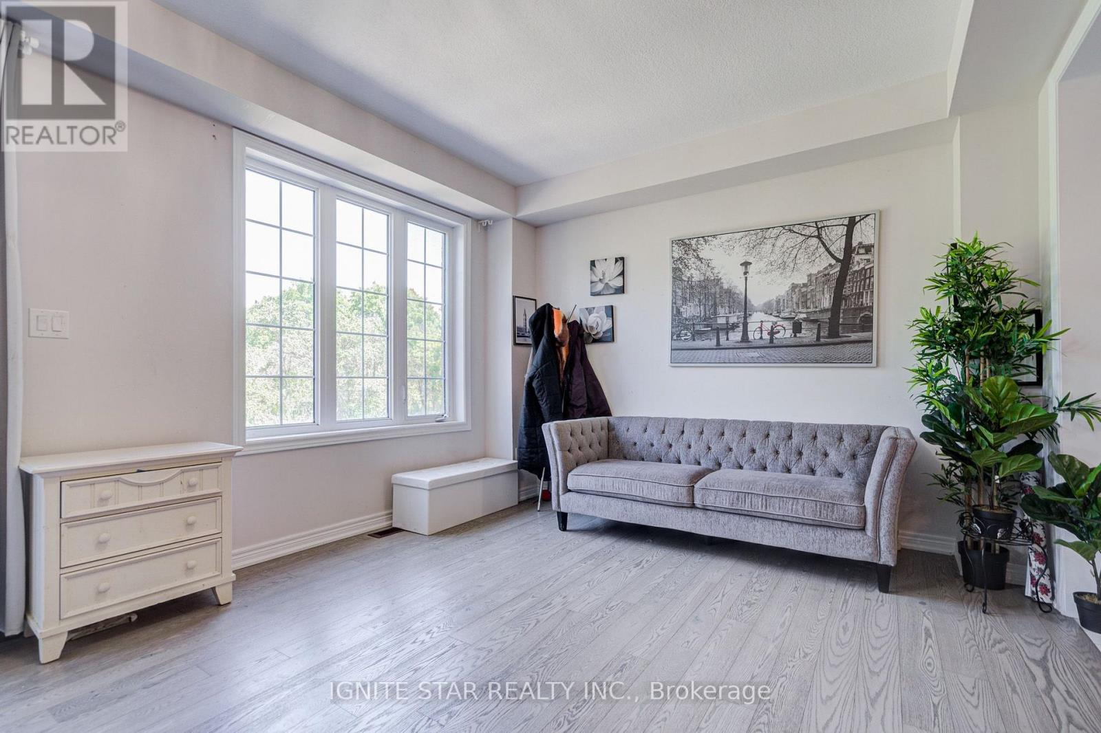 3305 Mockingbird Common, Oakville, Ontario  L6H 0X1 - Photo 4 - W13536036