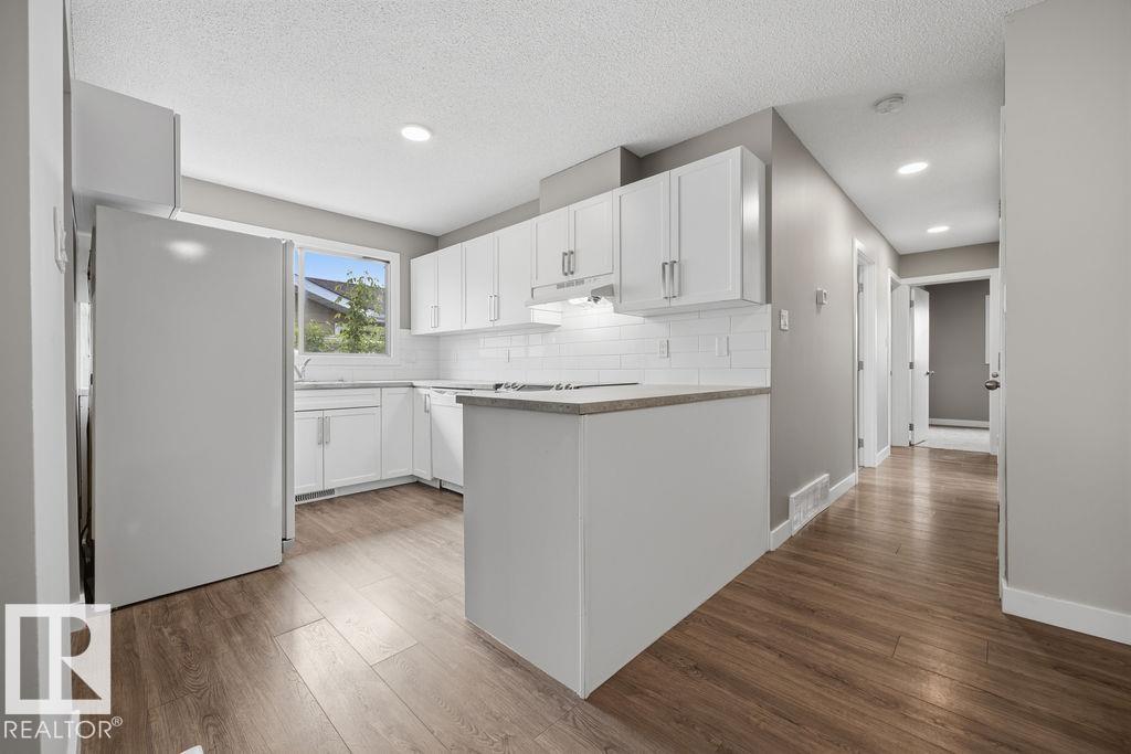 1291 Lakewood Rd W NW, Edmonton, Alberta  T6K 3L1 - Photo 11 - E4497575