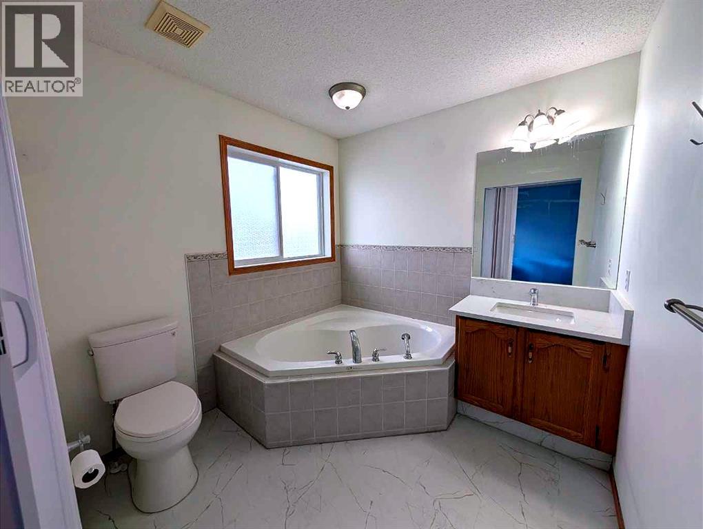 151 Taracove Estate Drive NE, Calgary, Alberta  T3J 4R1 - Photo 10 - A2325112