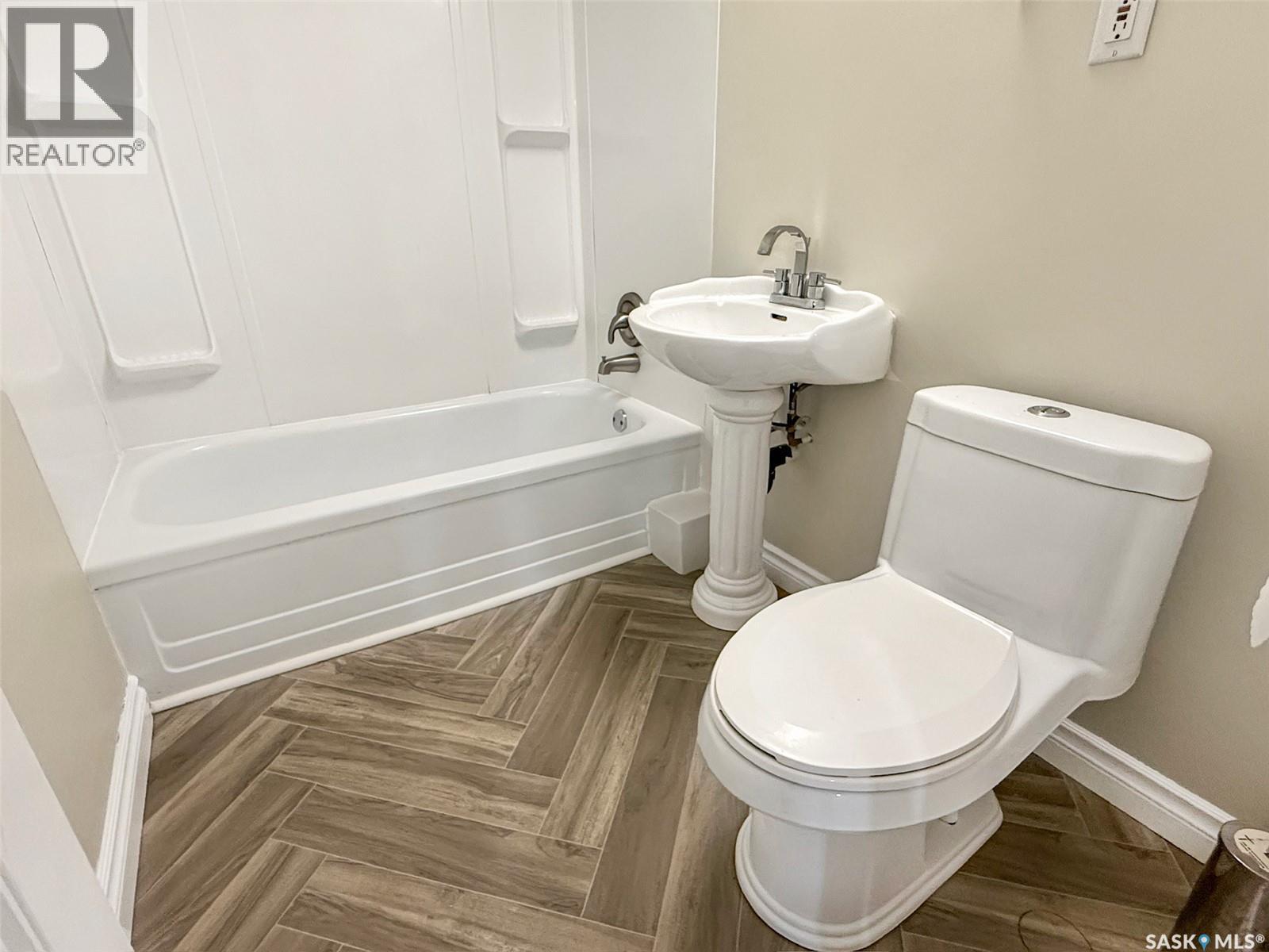 10 Macdonald Crescent, Swift Current, Saskatchewan  S9H 4A7 - Photo 22 - SK041683